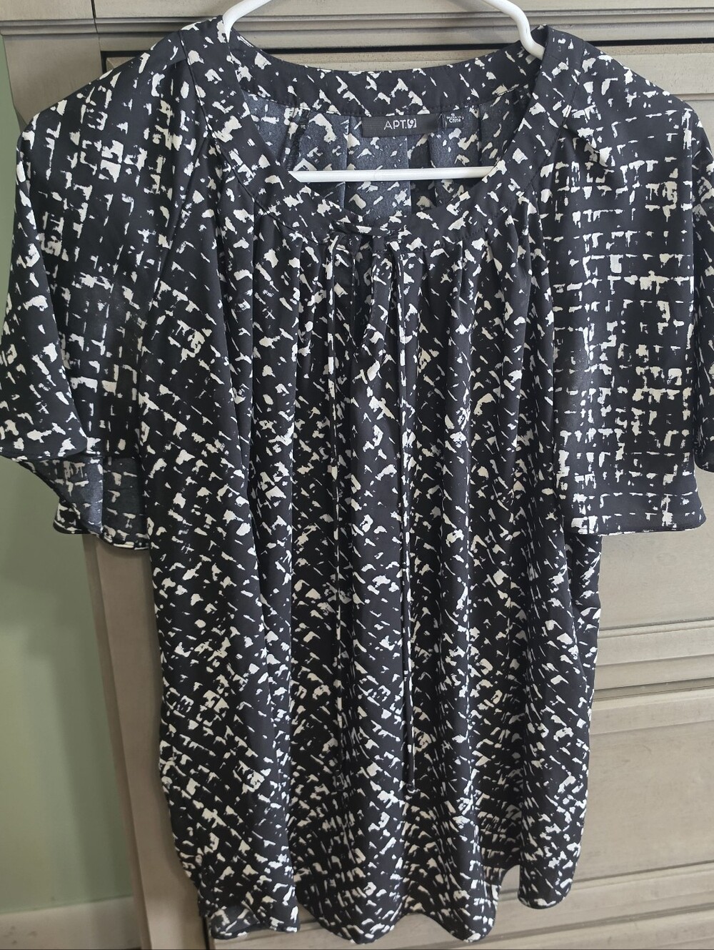Apt. 9 Black and White Abstract Print Flutter Sleeve Blouse